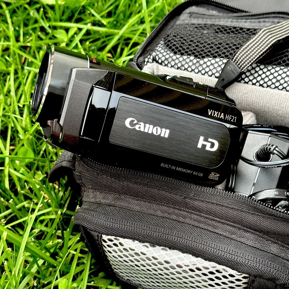 Canon HD Vixia. Full Camcorder w/64GB Flash Memory & Pro Manual Control.